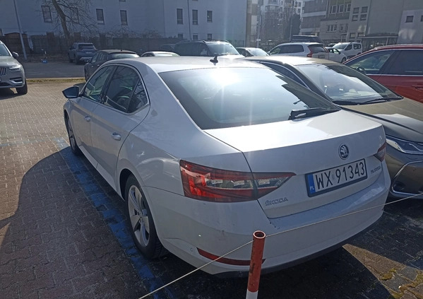 Skoda Superb cena 61000 przebieg: 280000, rok produkcji 2016 z Warszawa małe 56
